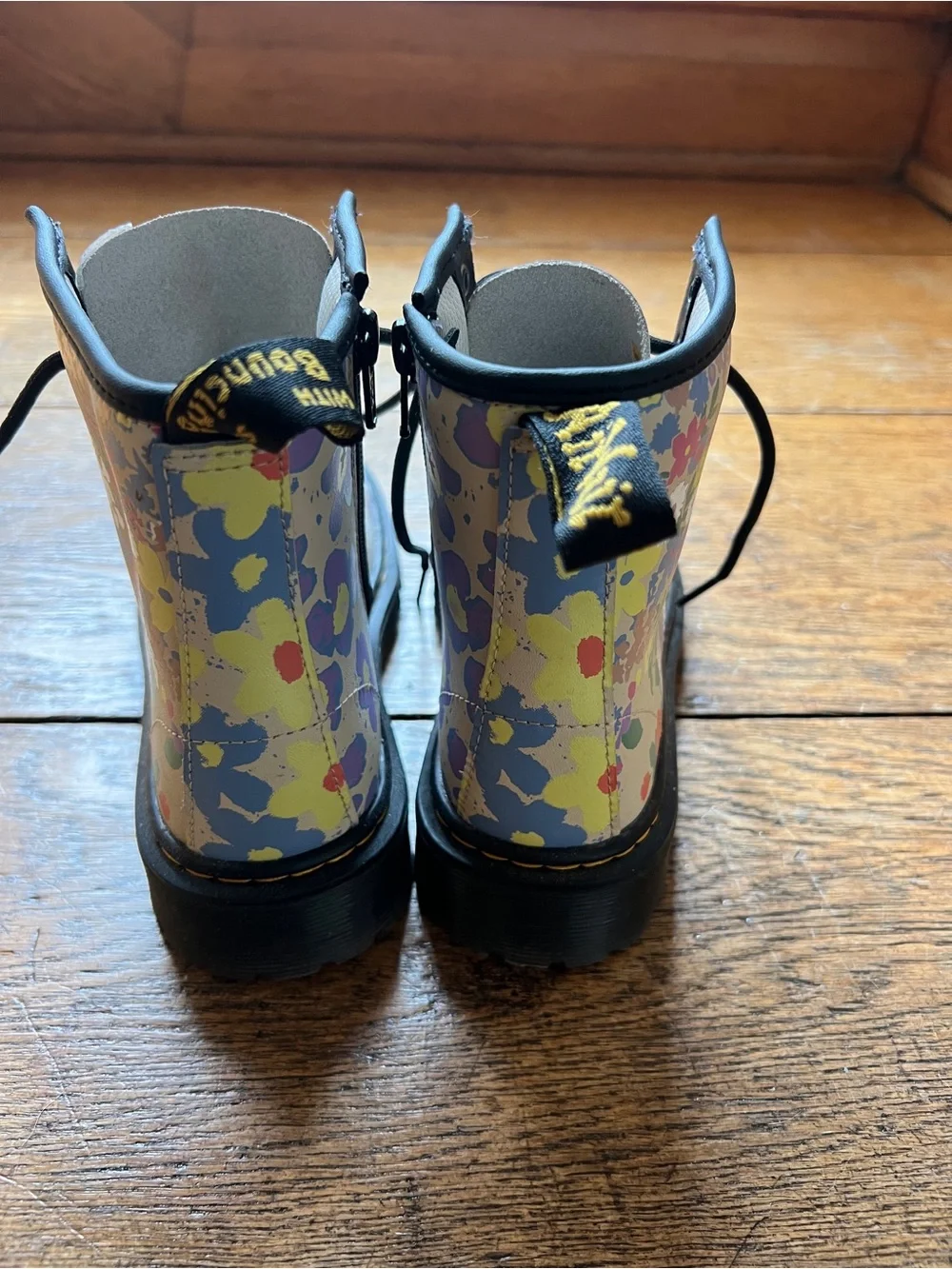 Dr. Martens Kids Floral Lace-Up Boots - Pastel Multicolor Print